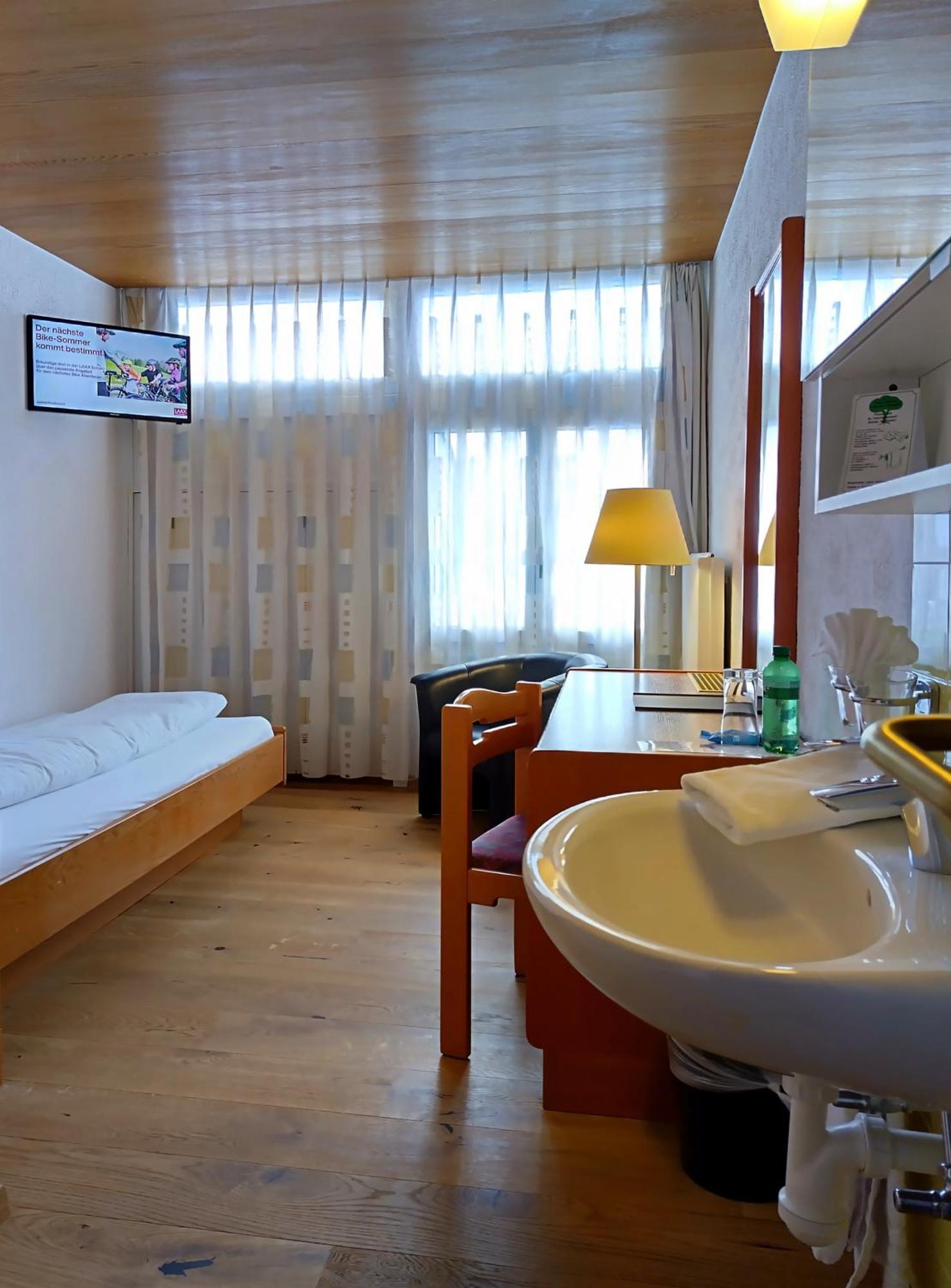 Hotel-Restaurant Bellevue Флимс Екстериор снимка